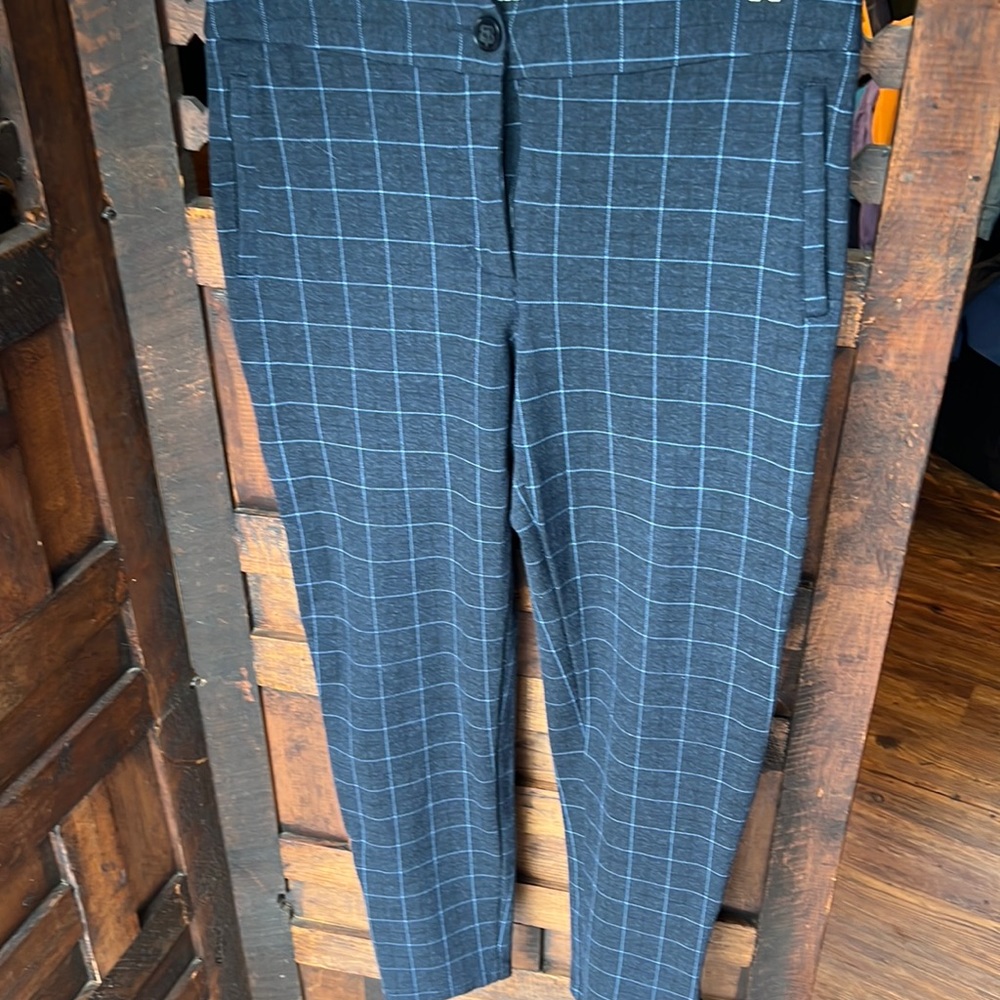 Stretchy pants with pockets